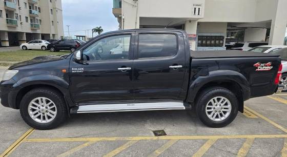 TOYOTA HILUX 3.0 SR 4X4 CD 16V TURBO INTERCOOLER DIESEL 4P AUTOMÁTICO TOYOTA HILUX 3.0 SR 4X4 CD 16V TURBO INTERCOOLER DIESEL 4P AUTOMÁTICO